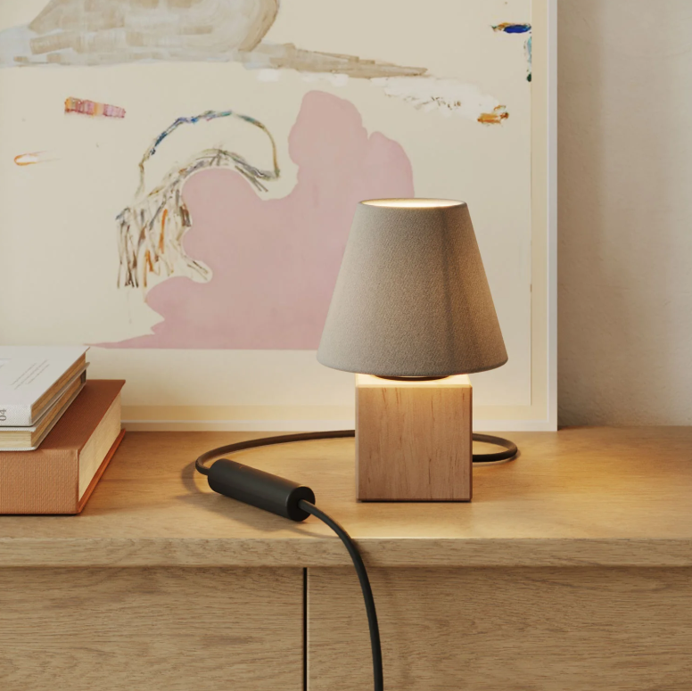 Dimmer universal com botão de pressão e ligação à terra para lâmpadas incandescentes e LED dimerizáveis - Preto