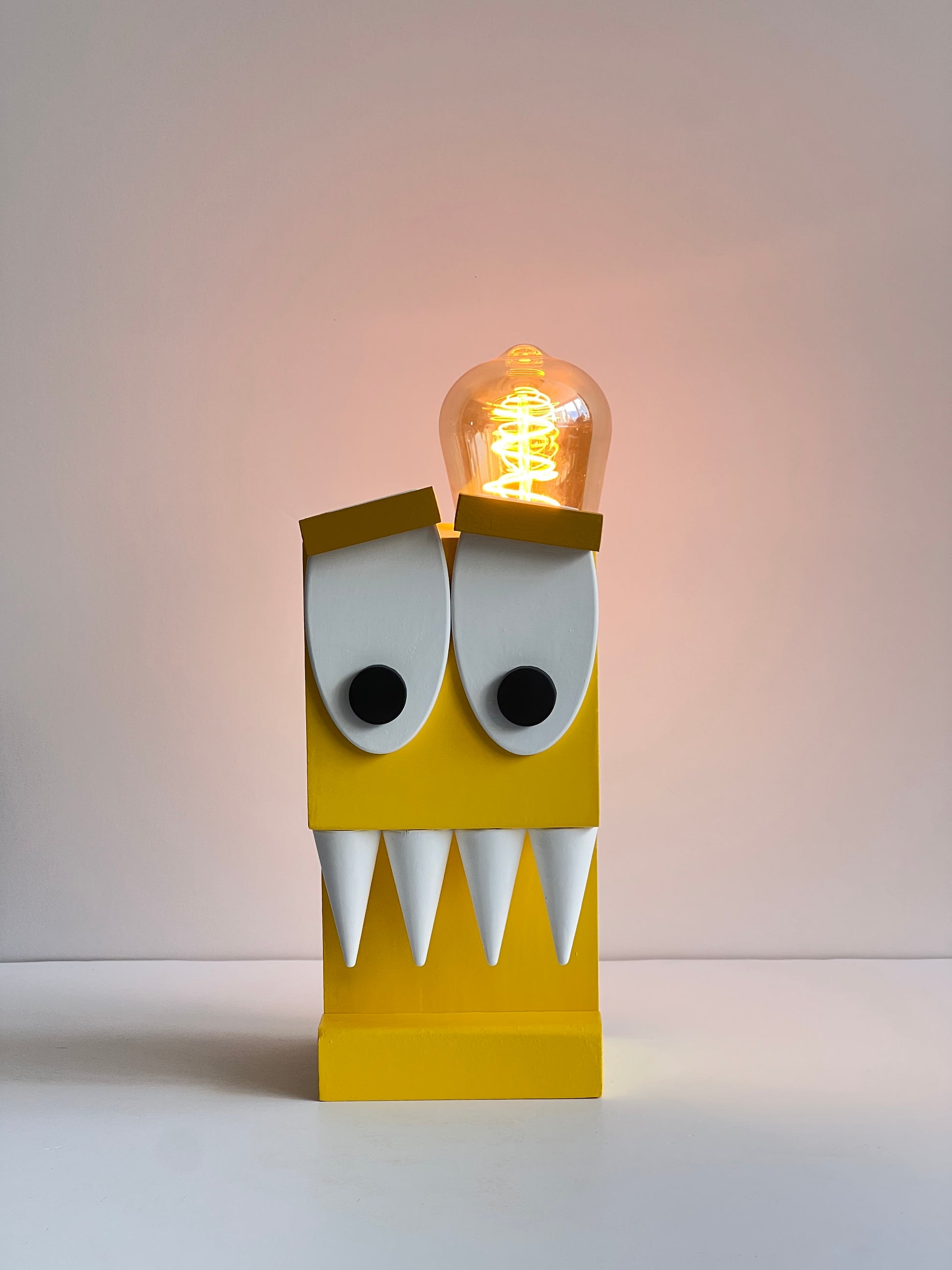 spoOoOoOky LAMP
