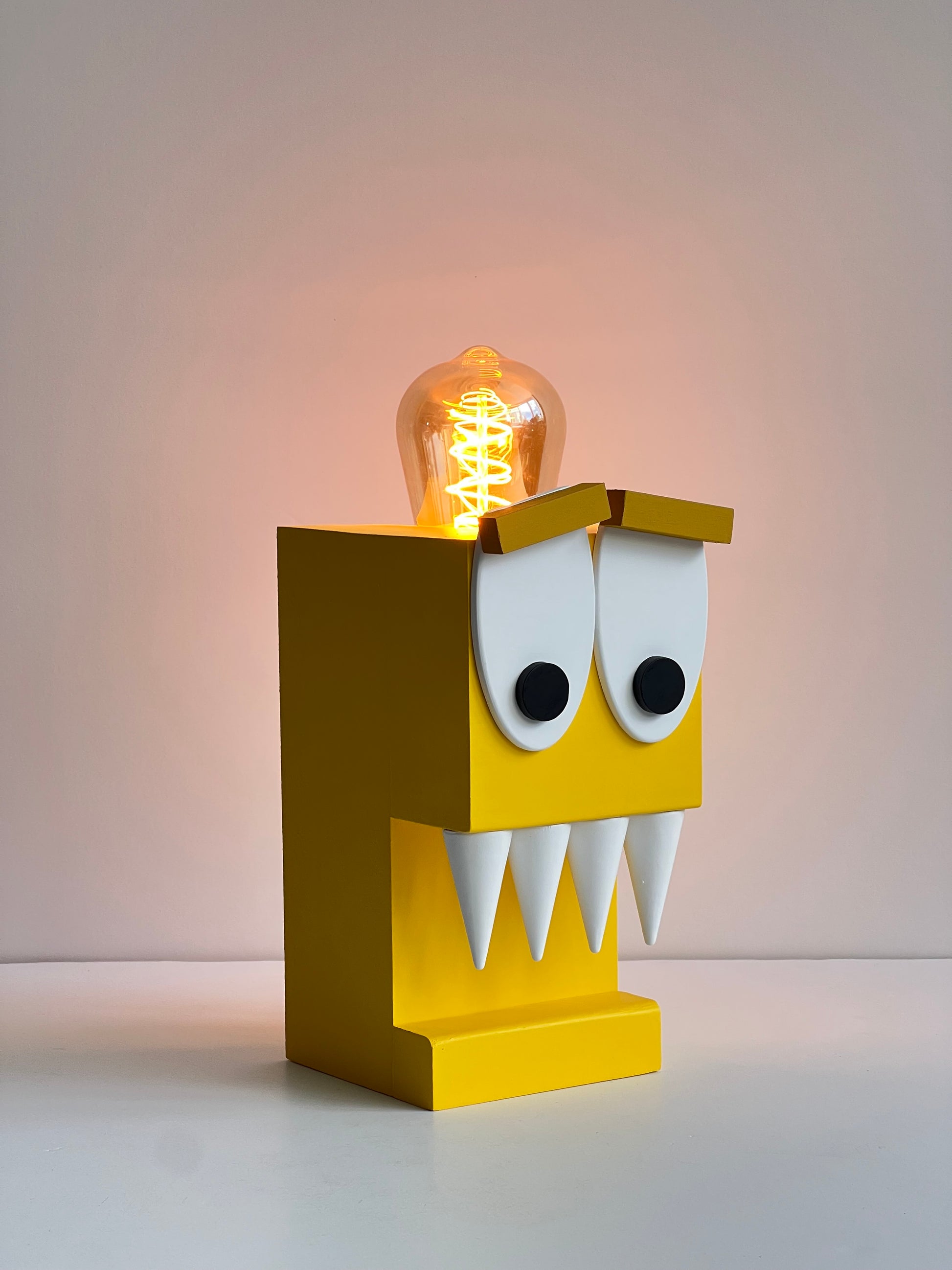 spoOoOoOky LAMP