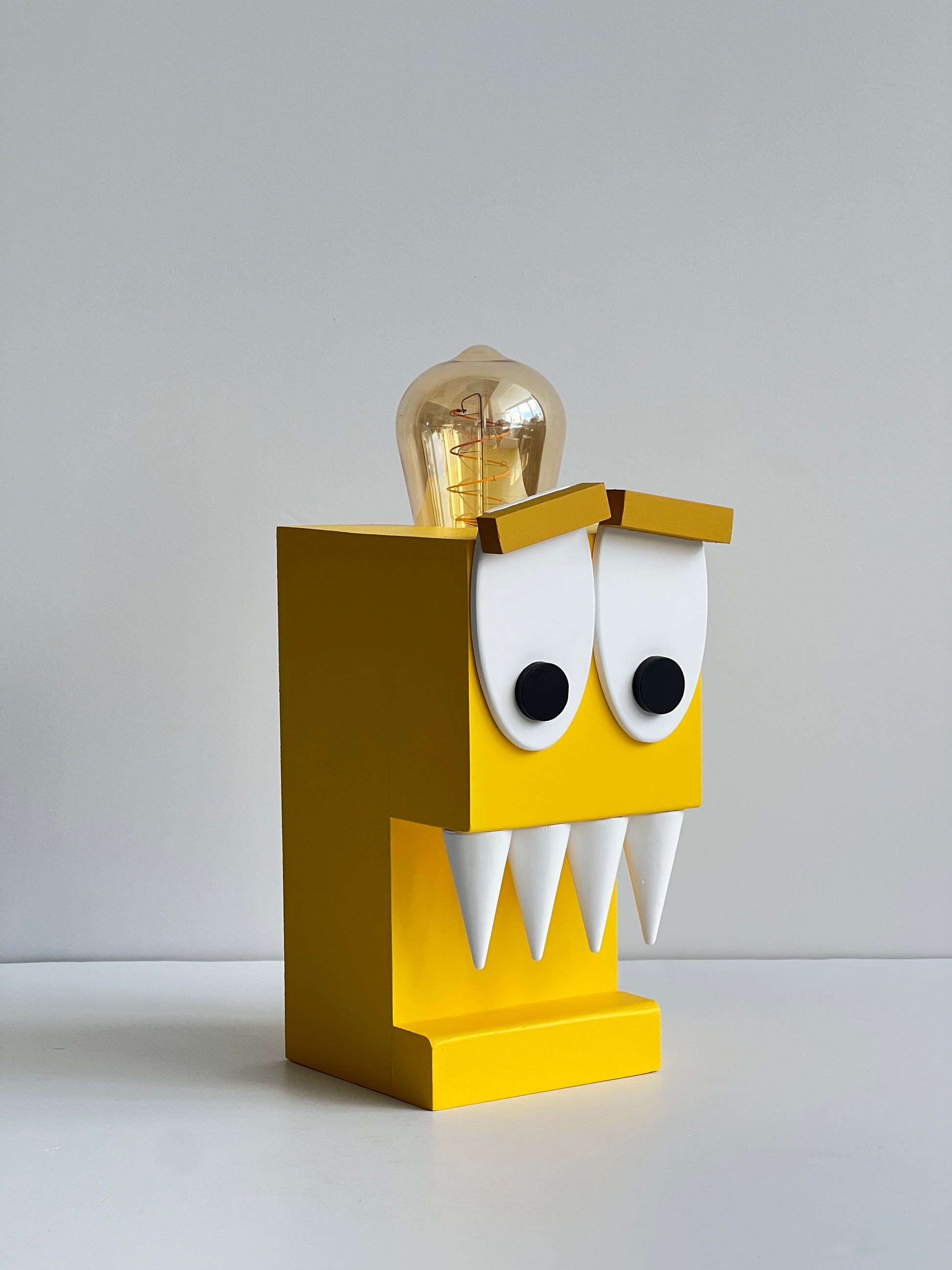 spoOoOoOky LAMP