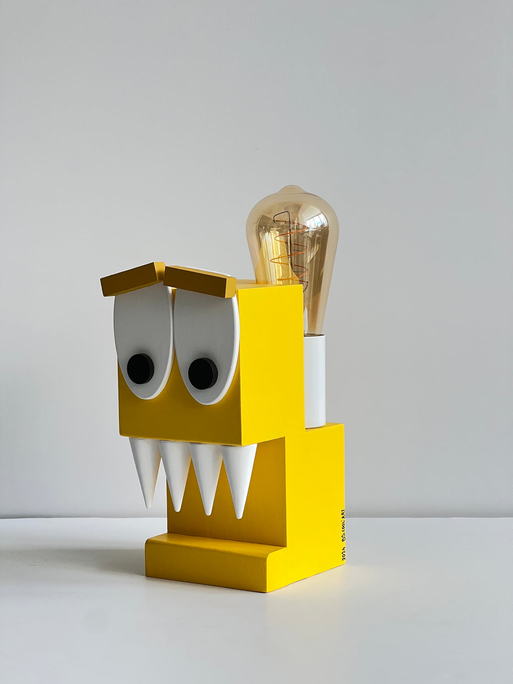 spoOoOoOky LAMP