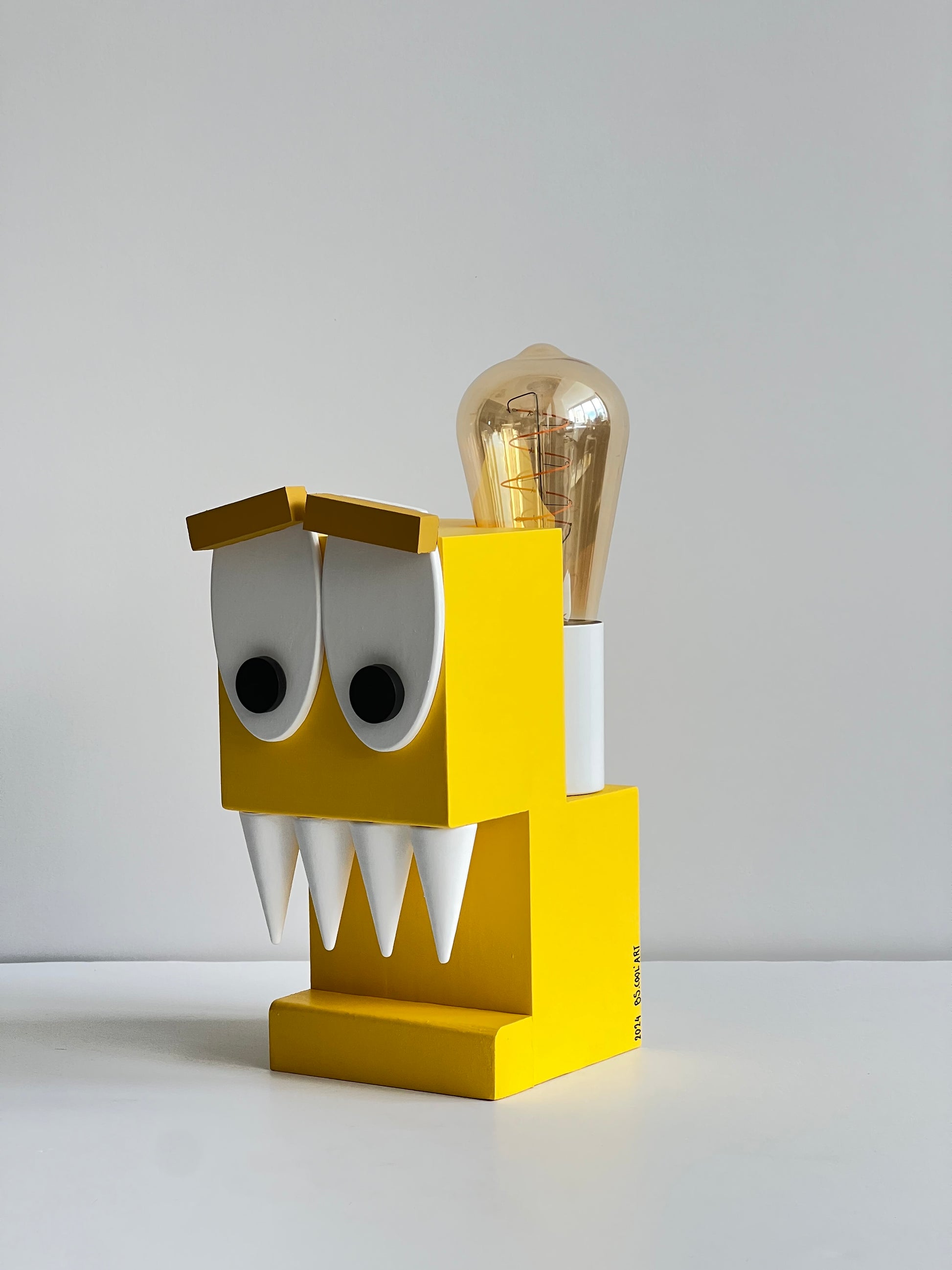 spoOoOoOky LAMP