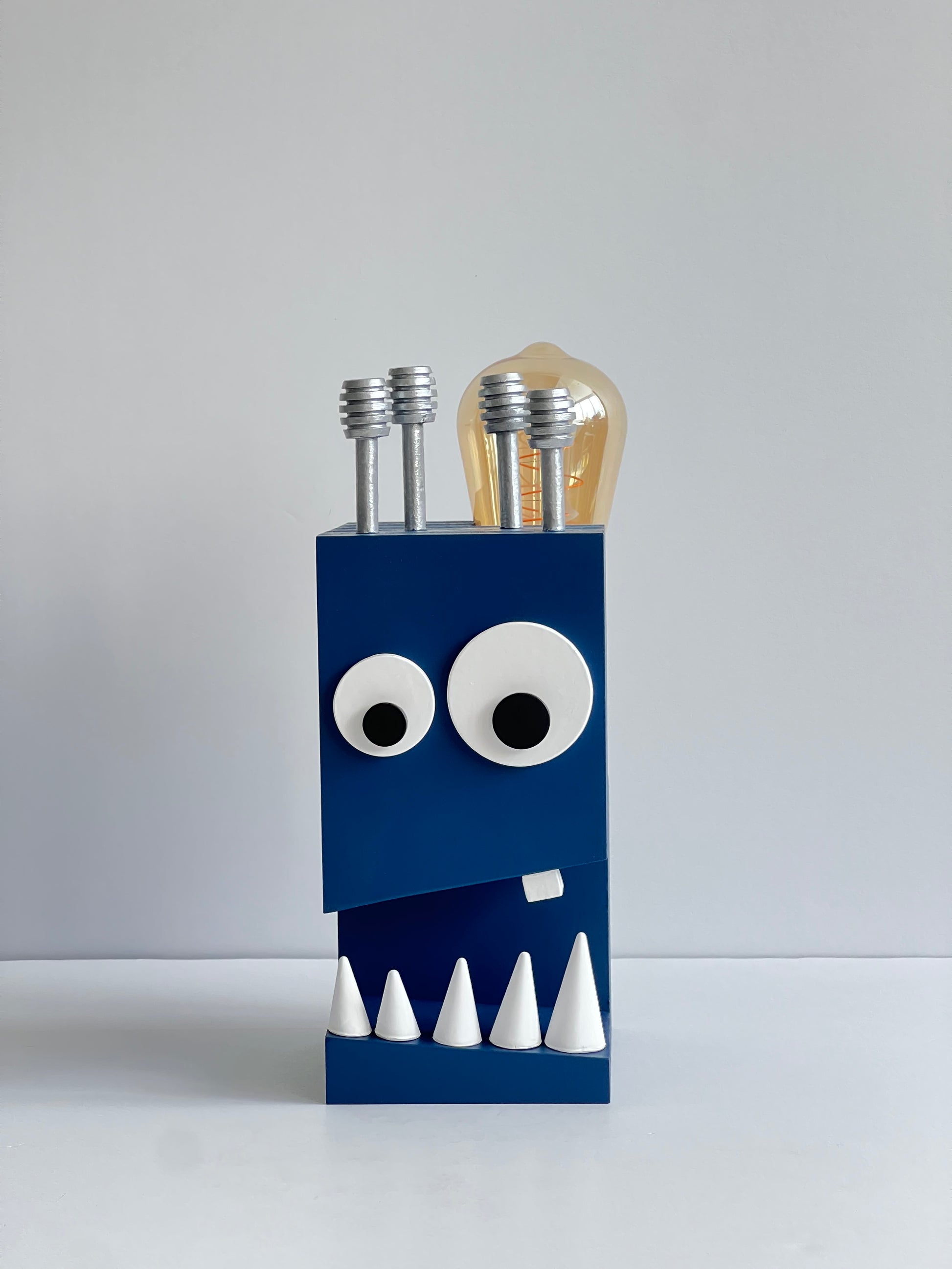 spoOoOoOky LAMP