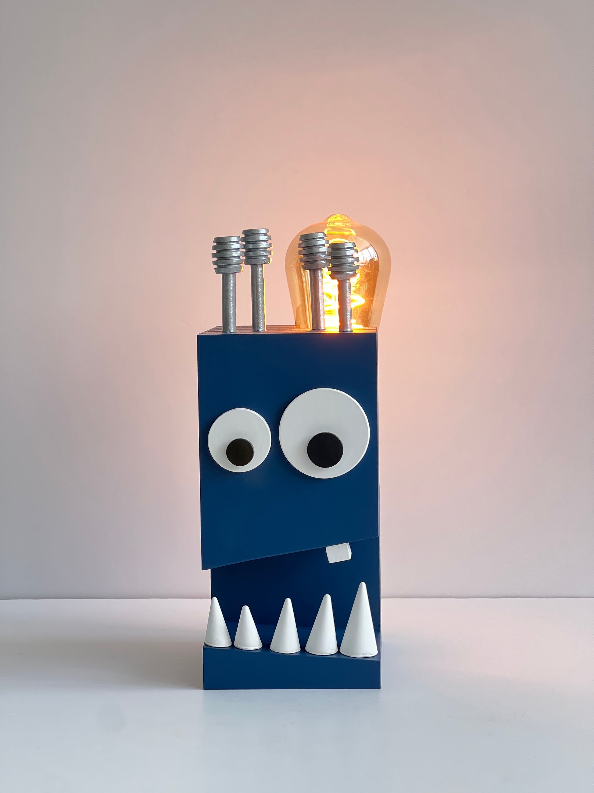 spoOoOoOky LAMP