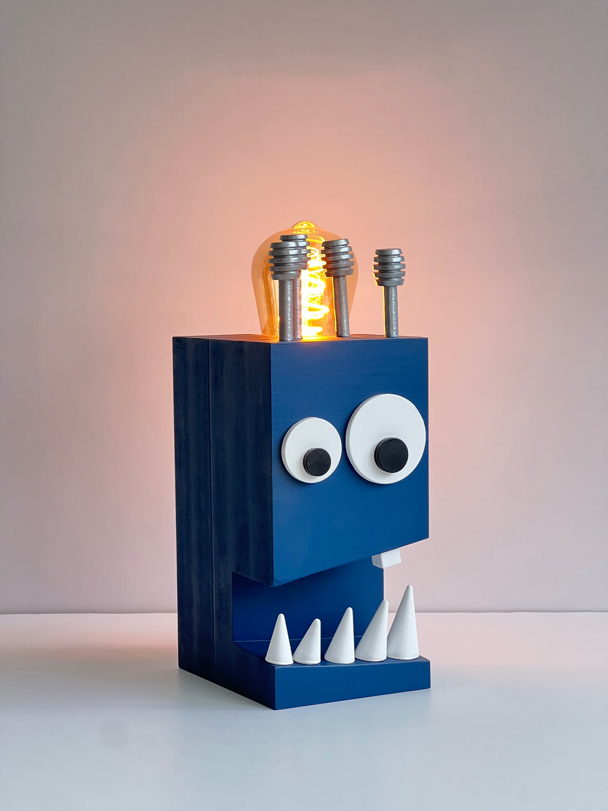 spoOoOoOky LAMP