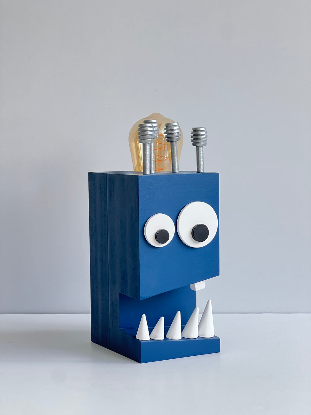 spoOoOoOky LAMP