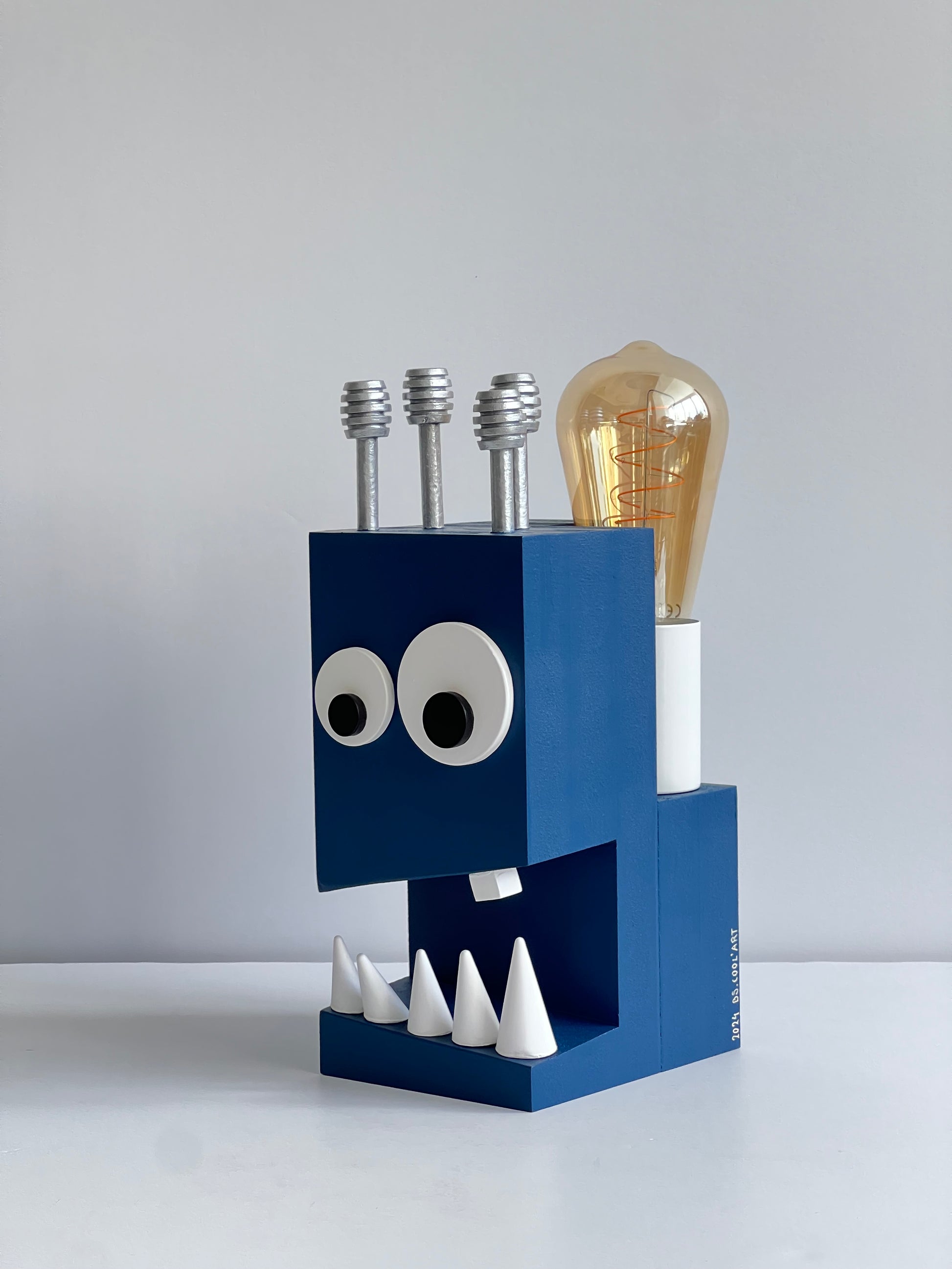 spoOoOoOky LAMP