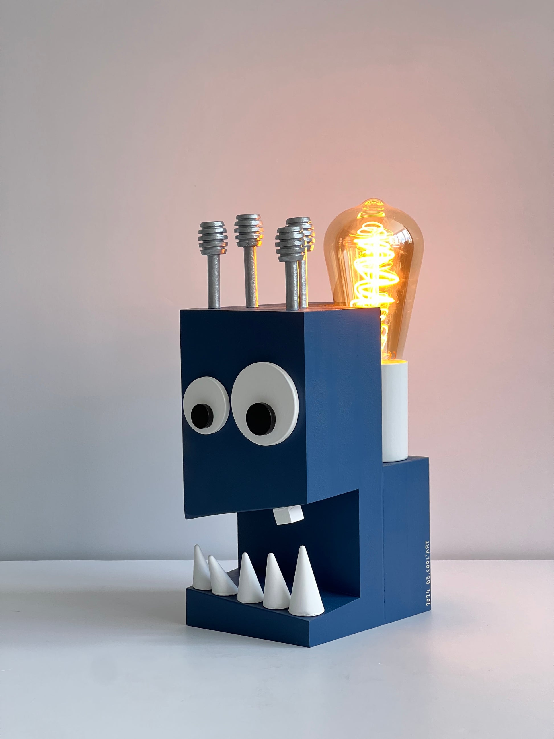 spoOoOoOky LAMP