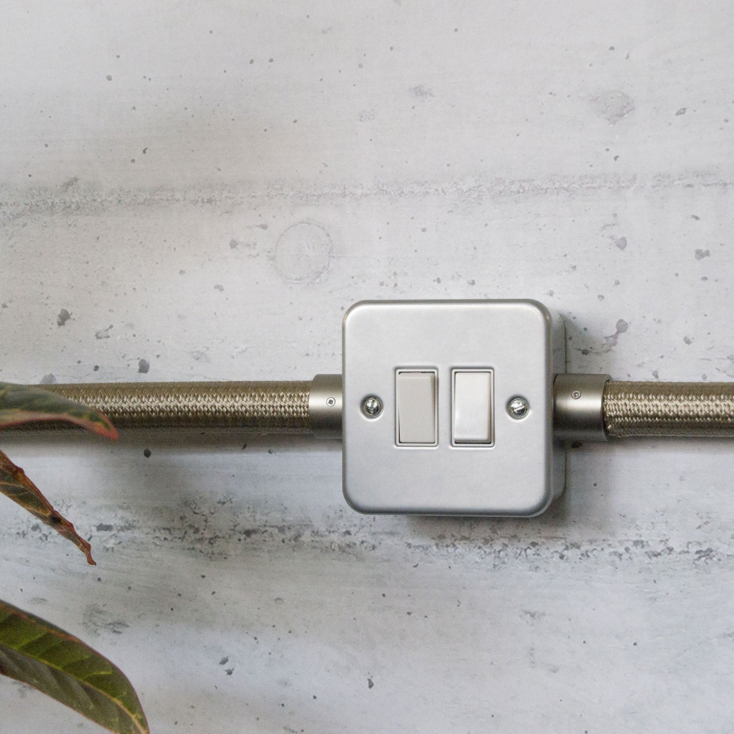 Caixa revestida a metal com interruptor duplo para Creative-Tube
