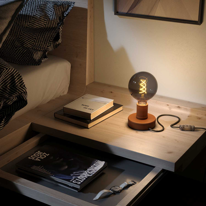 Posaluce Leather our table lamp in leather complete with fabric cable switch and 2-pin plug