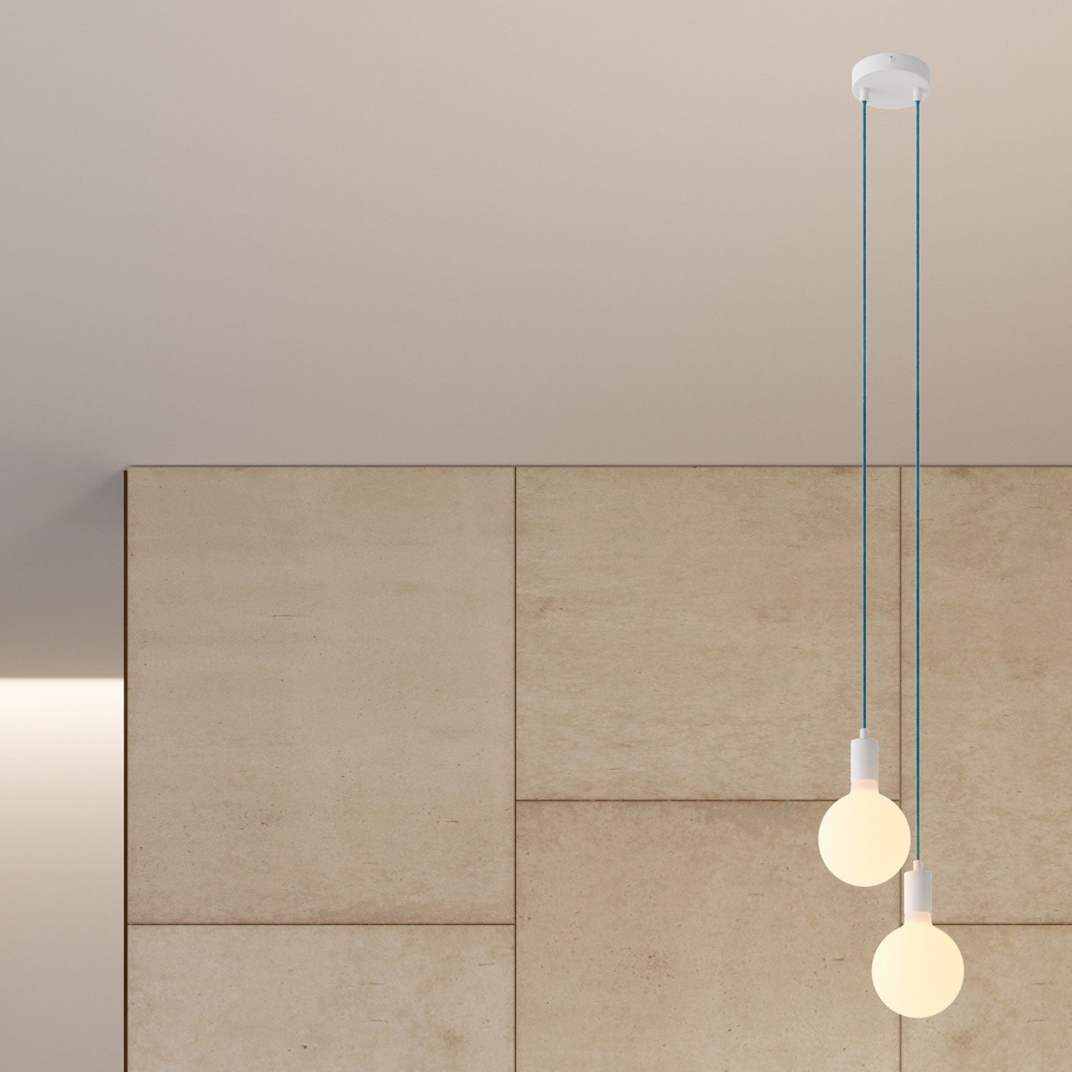Candeeiro multipendente para 2 luzes com cabo de tecido e acabamentos em metal