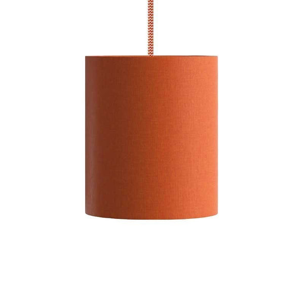 Candeeiro suspenso com cabo têxtil, abajur de tecido Cylinder e detalhes em metal Fabricado em Itália